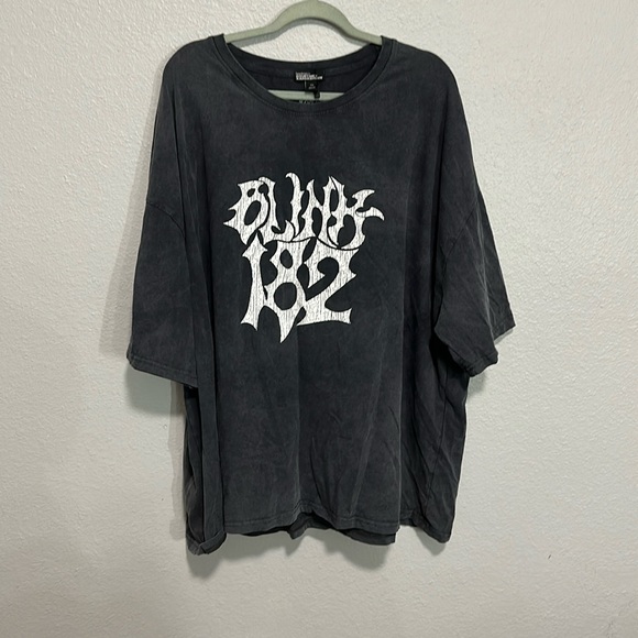 Boo Hoo x Kourtney Kardashian Blink 182 Oversized Tee - Picture 1 of 2